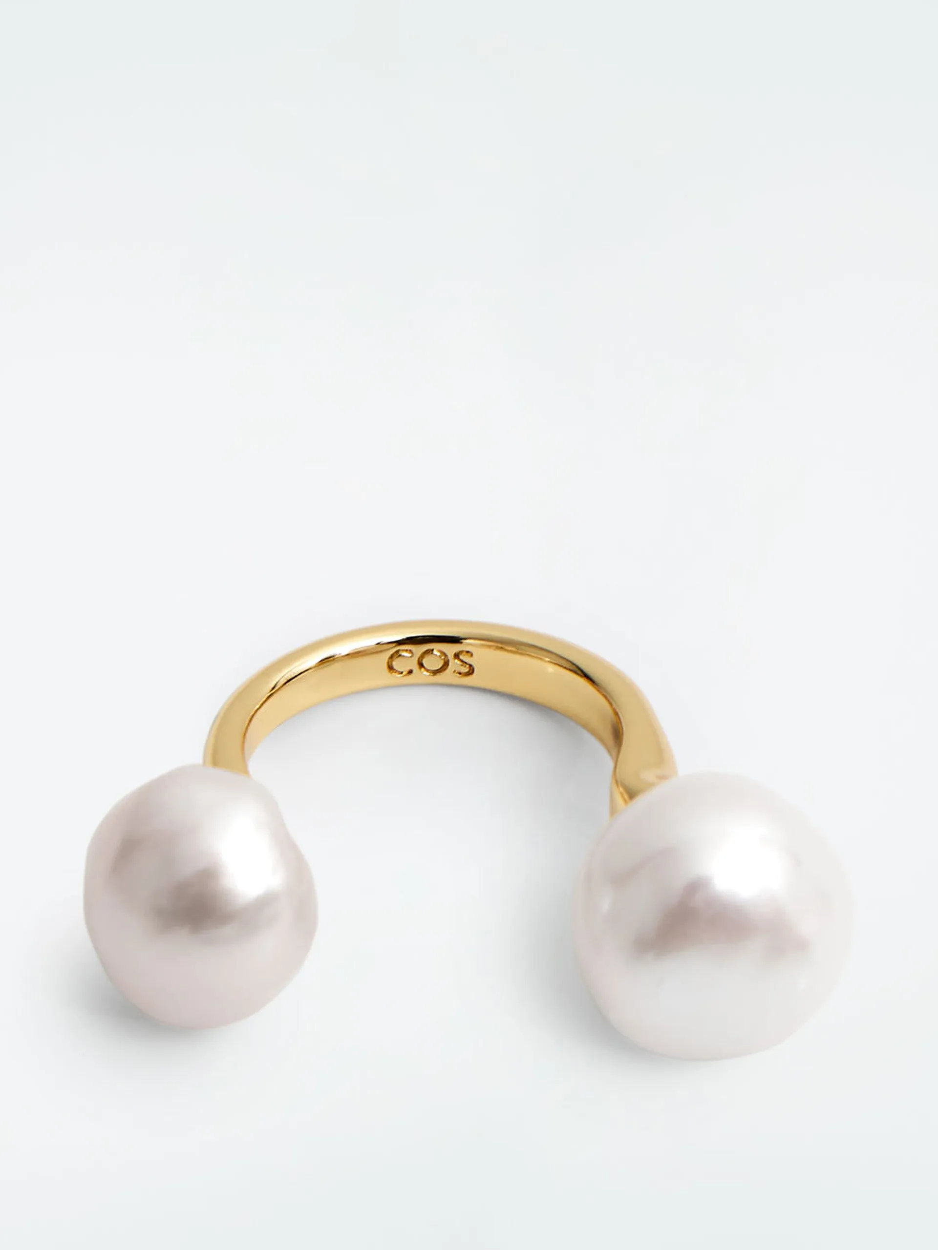 Floating freshwater pearl ring