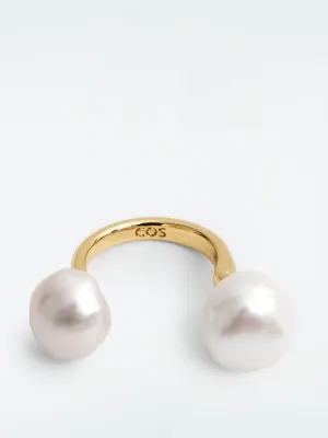 Floating freshwater pearl ring