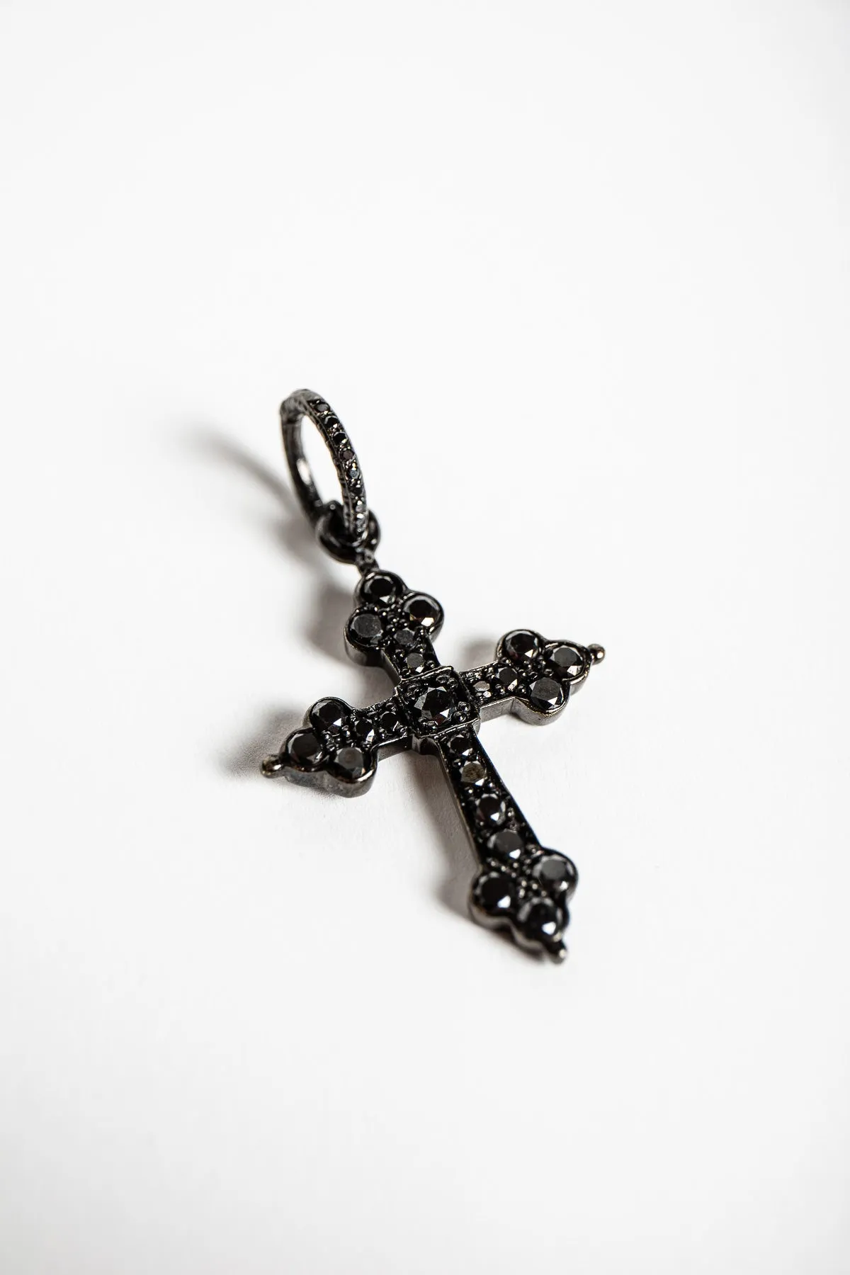 LOREE RODKIN | 14-18K WHITE GOLD DIAMOND LARGE GOTH CROSS PENDANT