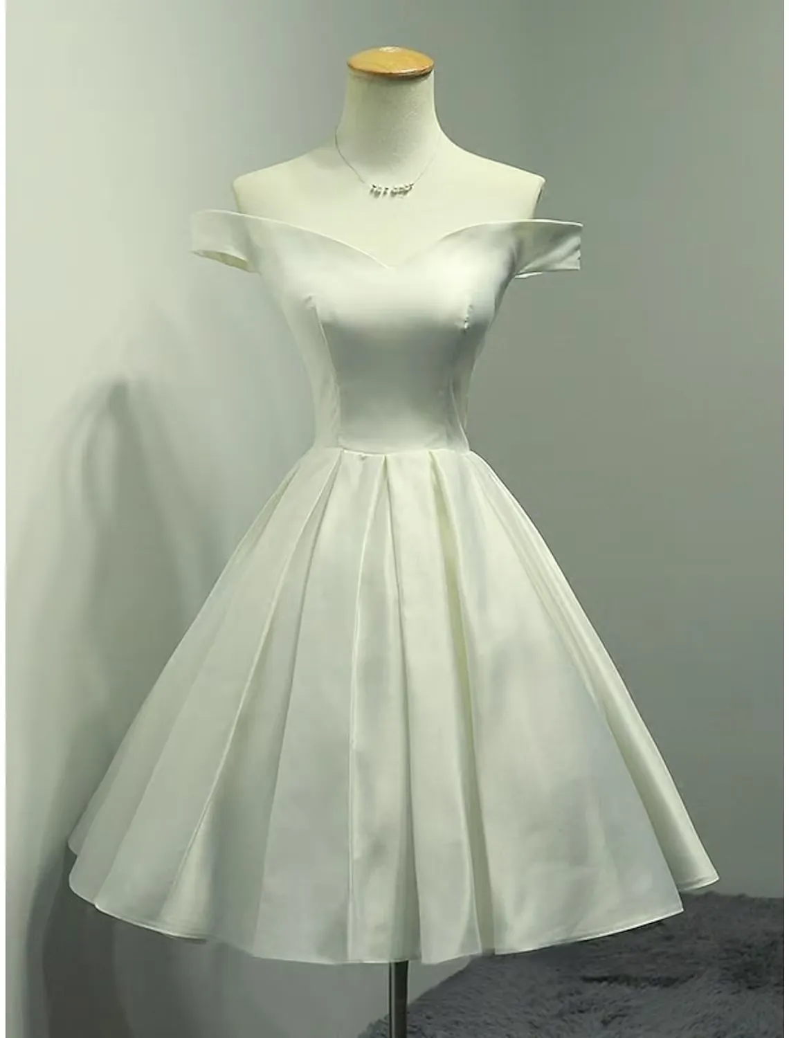 Luolandi A-Line Minimalist Elegant Engagement Cocktail Party Dress Off Shoulder Sleeveless Knee Length Satin