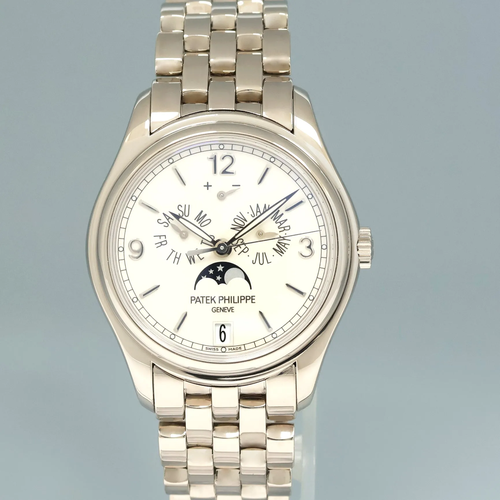 MINT Patek Philippe 5146G White Gold Bracelet Annual Calendar 39mm Moon Phase Watch