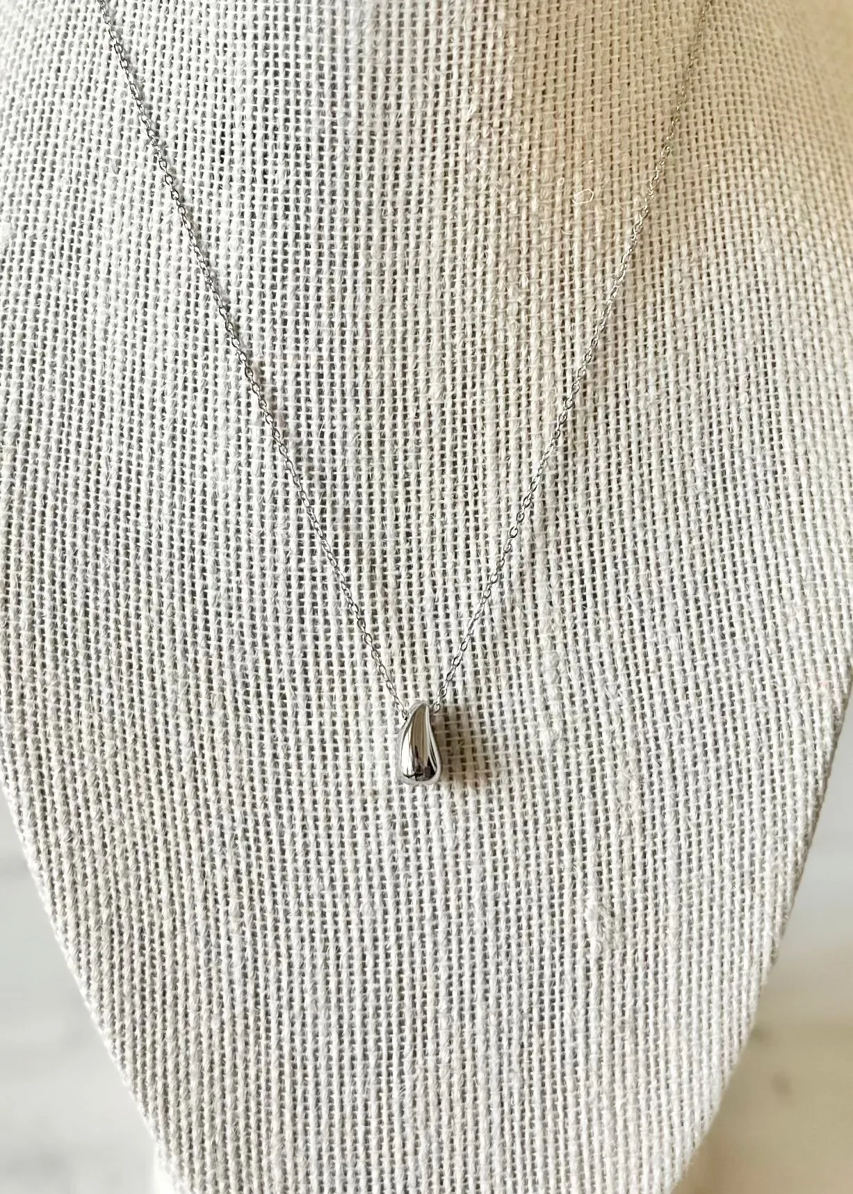 The Mini Drop Pendant Necklace (Silver)