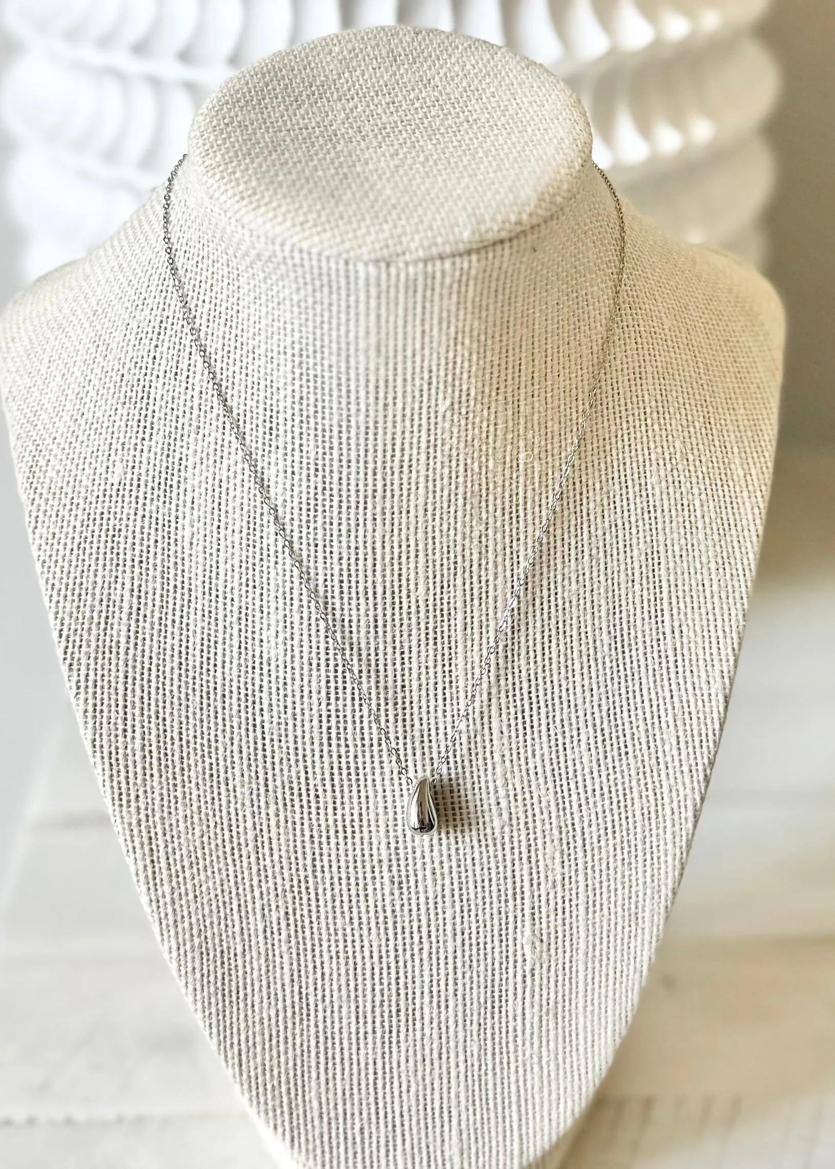 The Mini Drop Pendant Necklace (Silver)