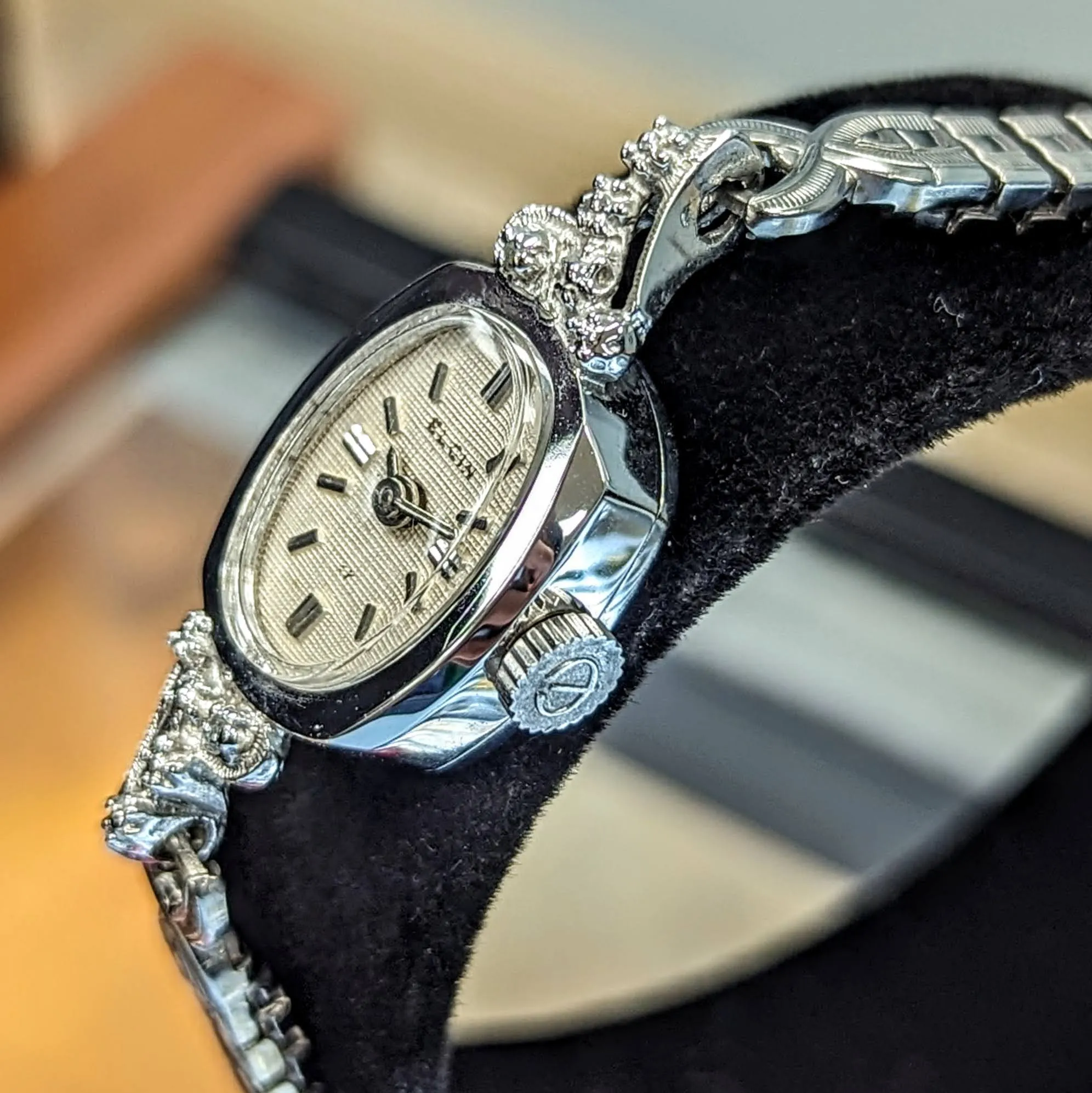 Vintage Ladies ELGIN Watch - Textured Dial & Fancy Lugs, Original Speidel Bracelet