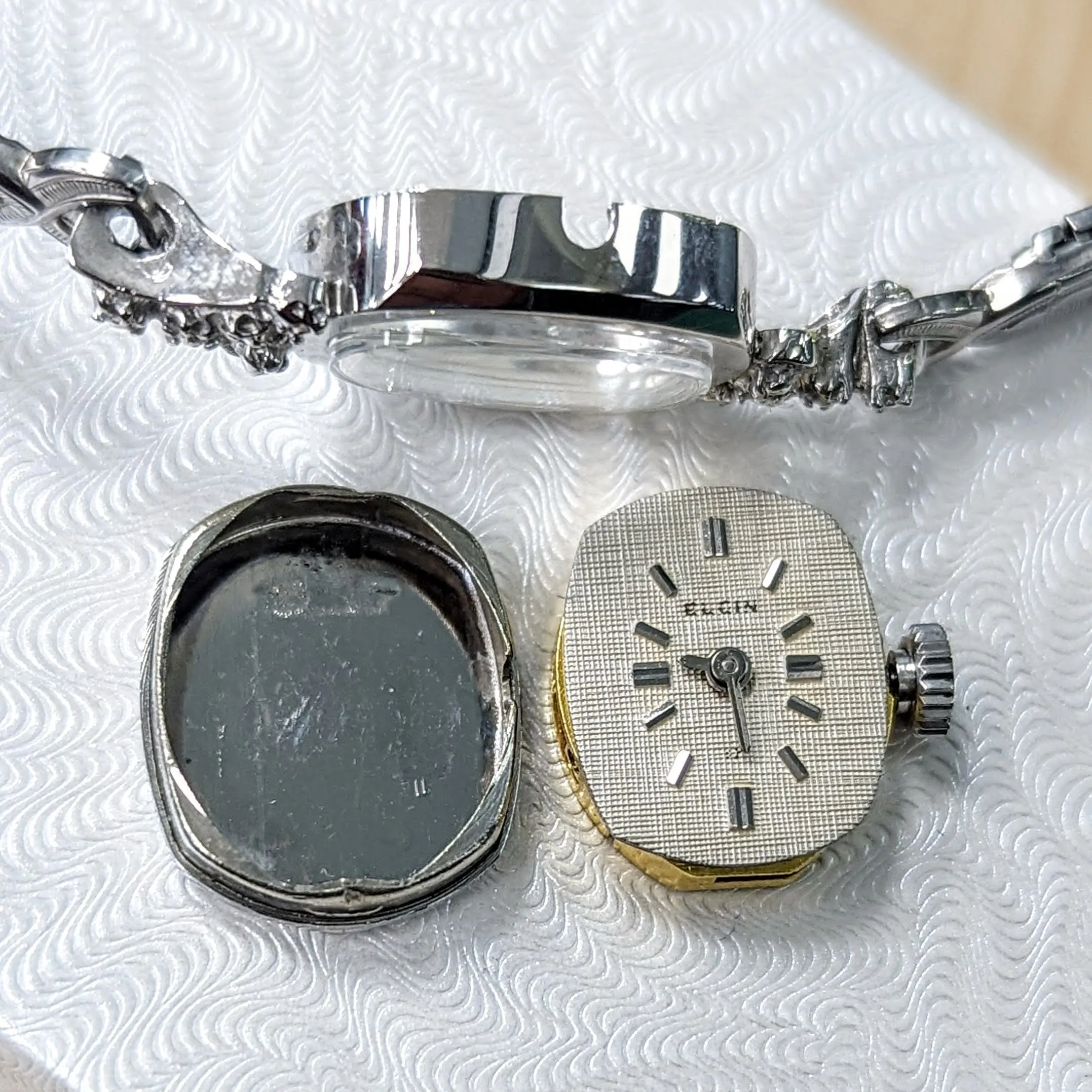 Vintage Ladies ELGIN Watch - Textured Dial & Fancy Lugs, Original Speidel Bracelet